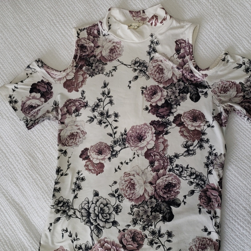 Women's shoulderless top